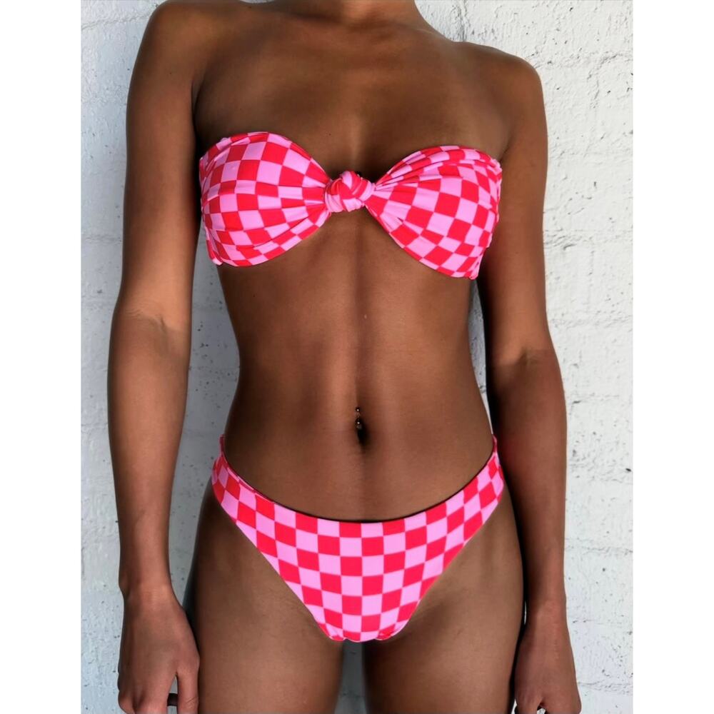 Skatie• ‘Lyndi’ Bikini Top in DAYTONA Pink Checkered